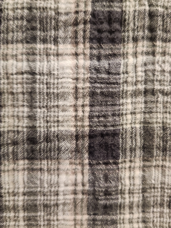 Universal Thread Plaid Button-Front Henley in Cream and Gray XL Euc - Picture 4 of 4